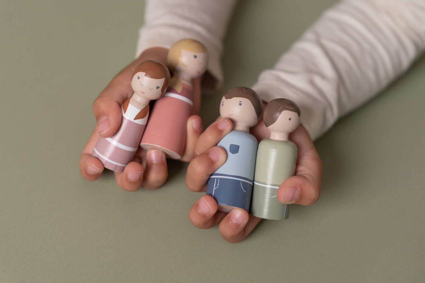 Little Dutch Small Dollhouse + Figures Bundle