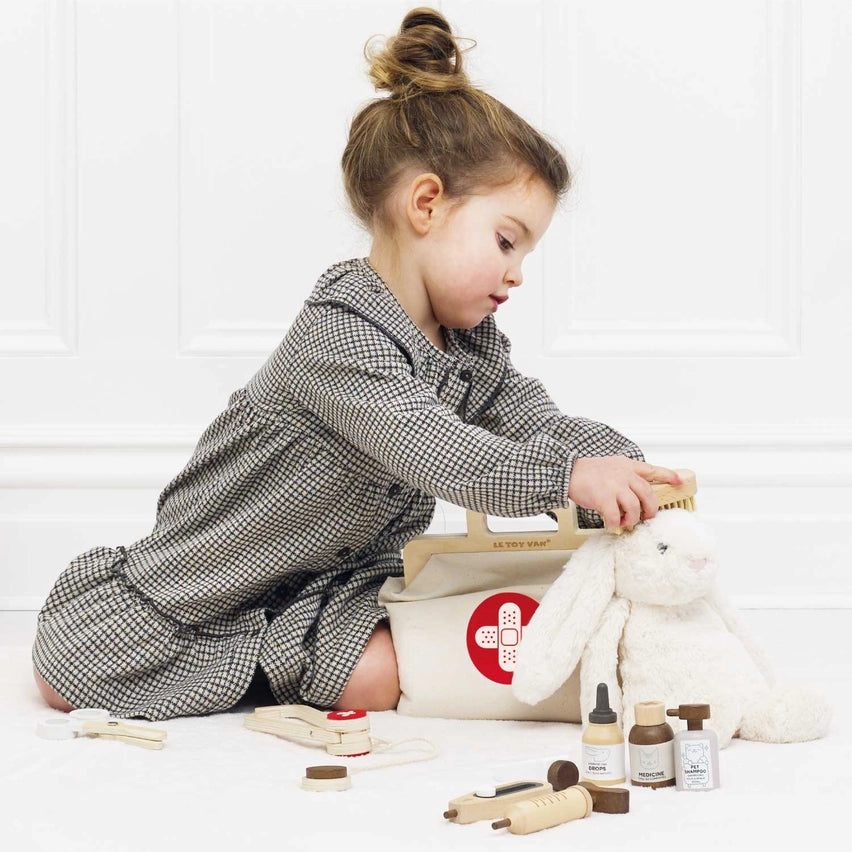 Le Toy Van Animal Vet Care Set