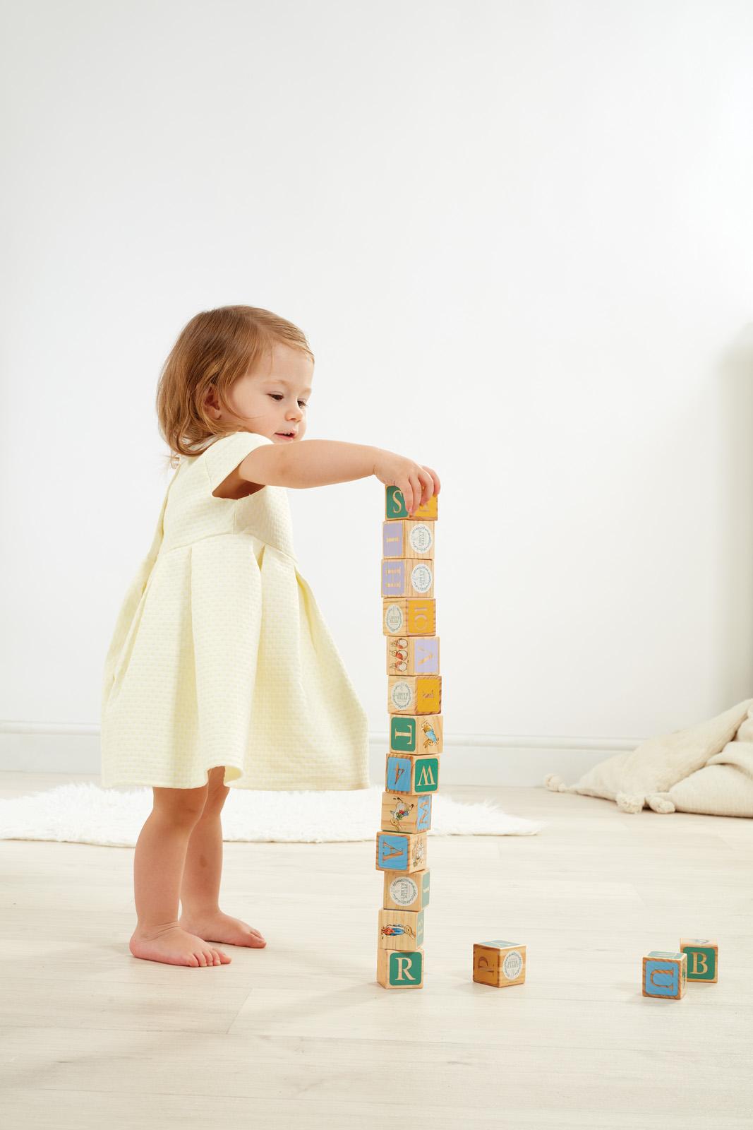 Rainbow Designs Peter Rabbit 16PC Wooden Picture Blocks