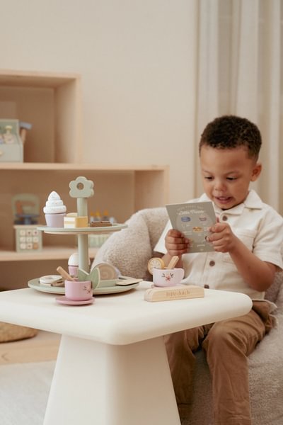 Little Dutch Cake Stand