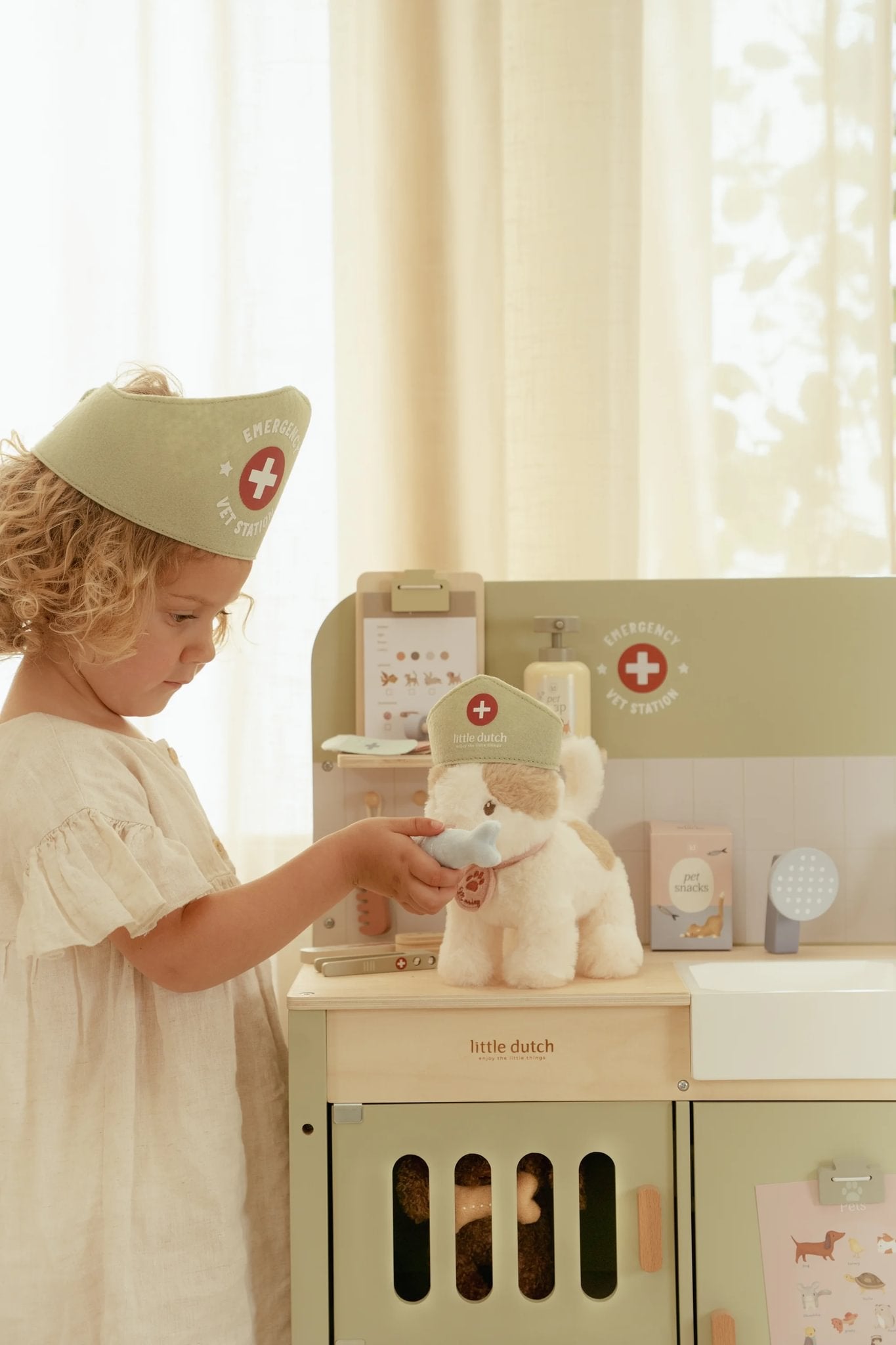 Little Dutch Wooden Veterinary Set With Accessories & Marley Cat Bundle