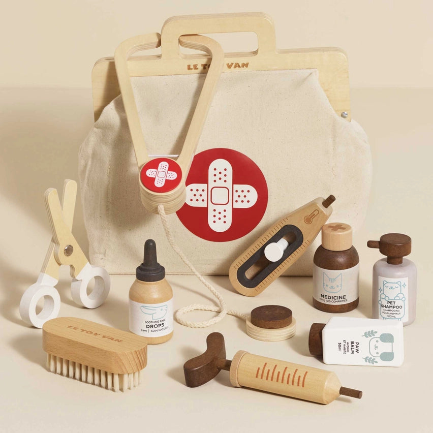 Le Toy Van Animal Vet Care Set