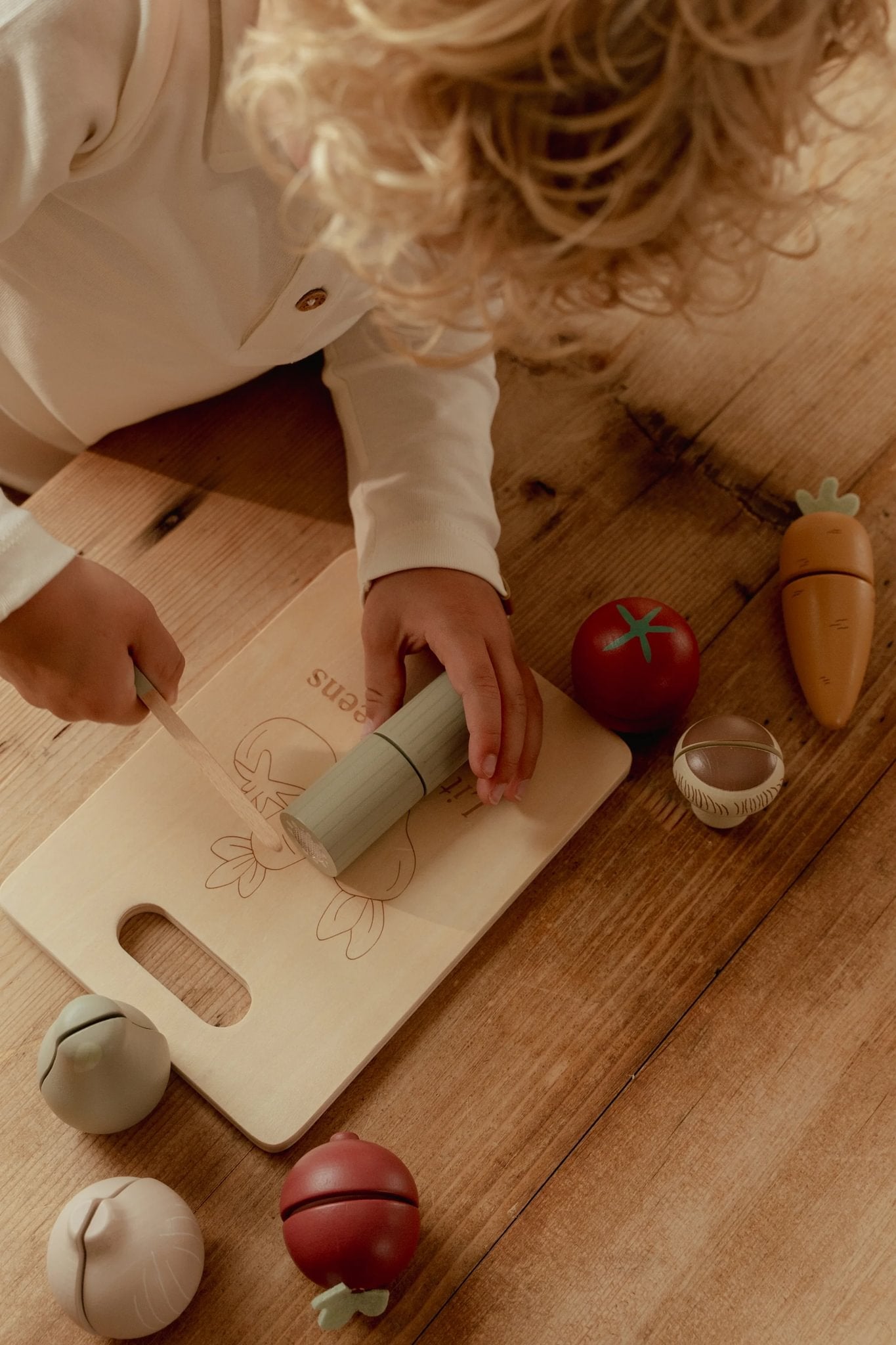 Little Dutch Slicing Vegetables
